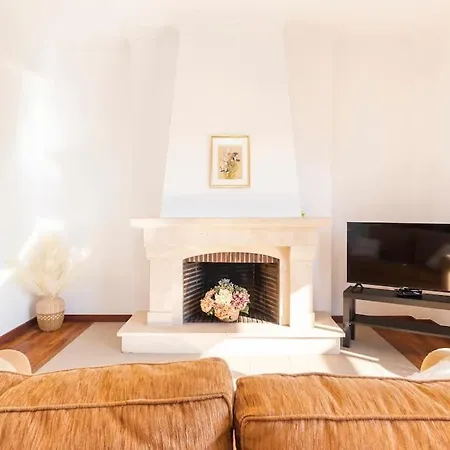 Apartment 2 Bedroom - Great For Holidays And Work
