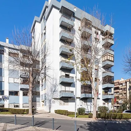 2 Bedroom - Great For Holidays And Work オエイラス