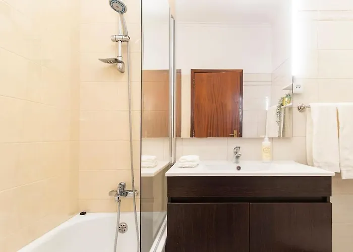 Апартаменты 2 Bedroom - Great For Holidays And Work Оэйраш