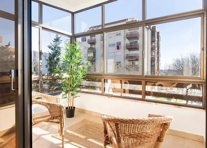 2 Bedroom - Great For Holidays And Work